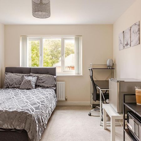 Large Double Room & Private Ensuite Bathroom, Badbury Park, Swindon, Near Great Western Hospital ภายนอก รูปภาพ