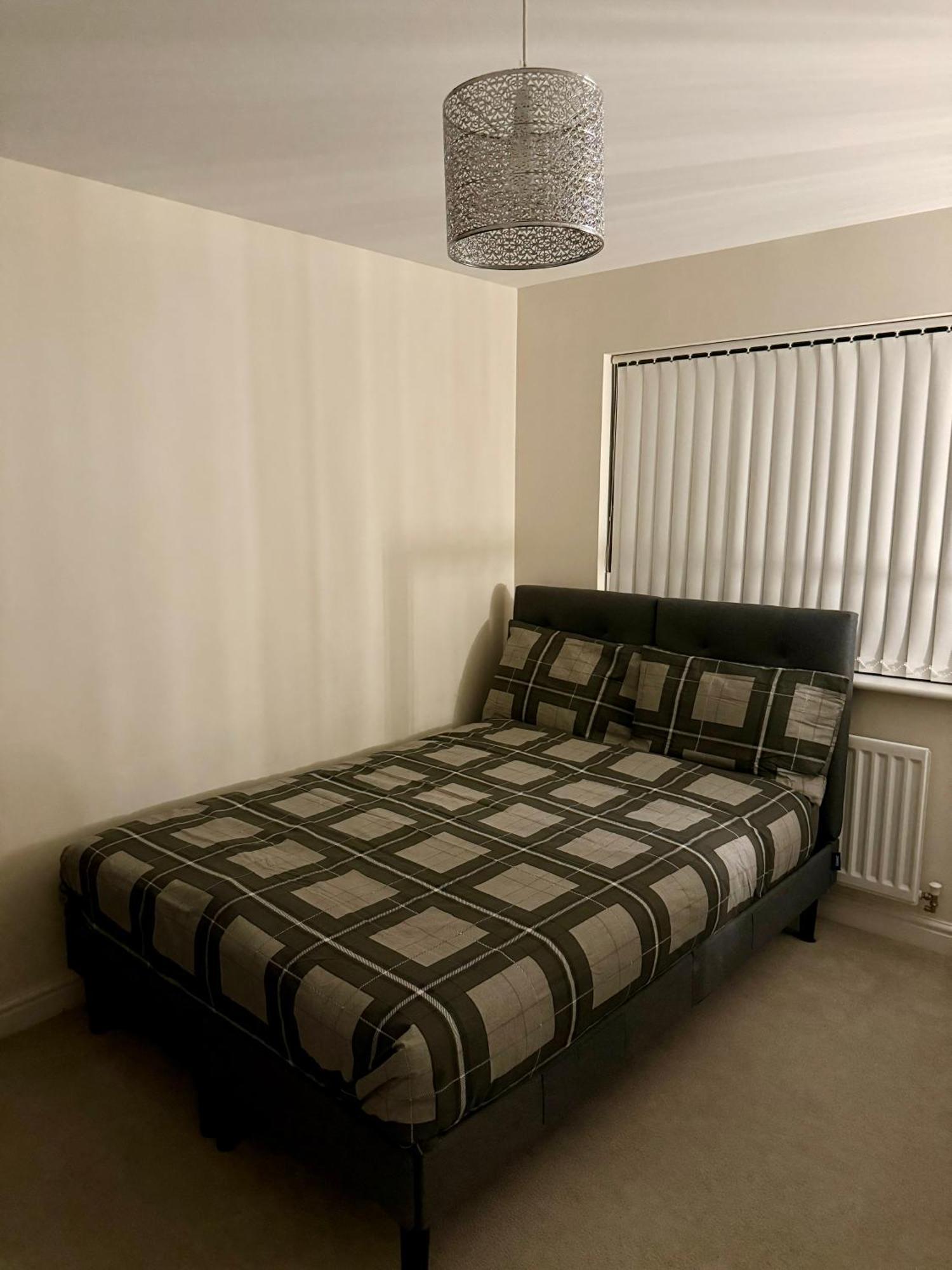 Large Double Room & Private Ensuite Bathroom, Badbury Park, Swindon, Near Great Western Hospital ภายนอก รูปภาพ
