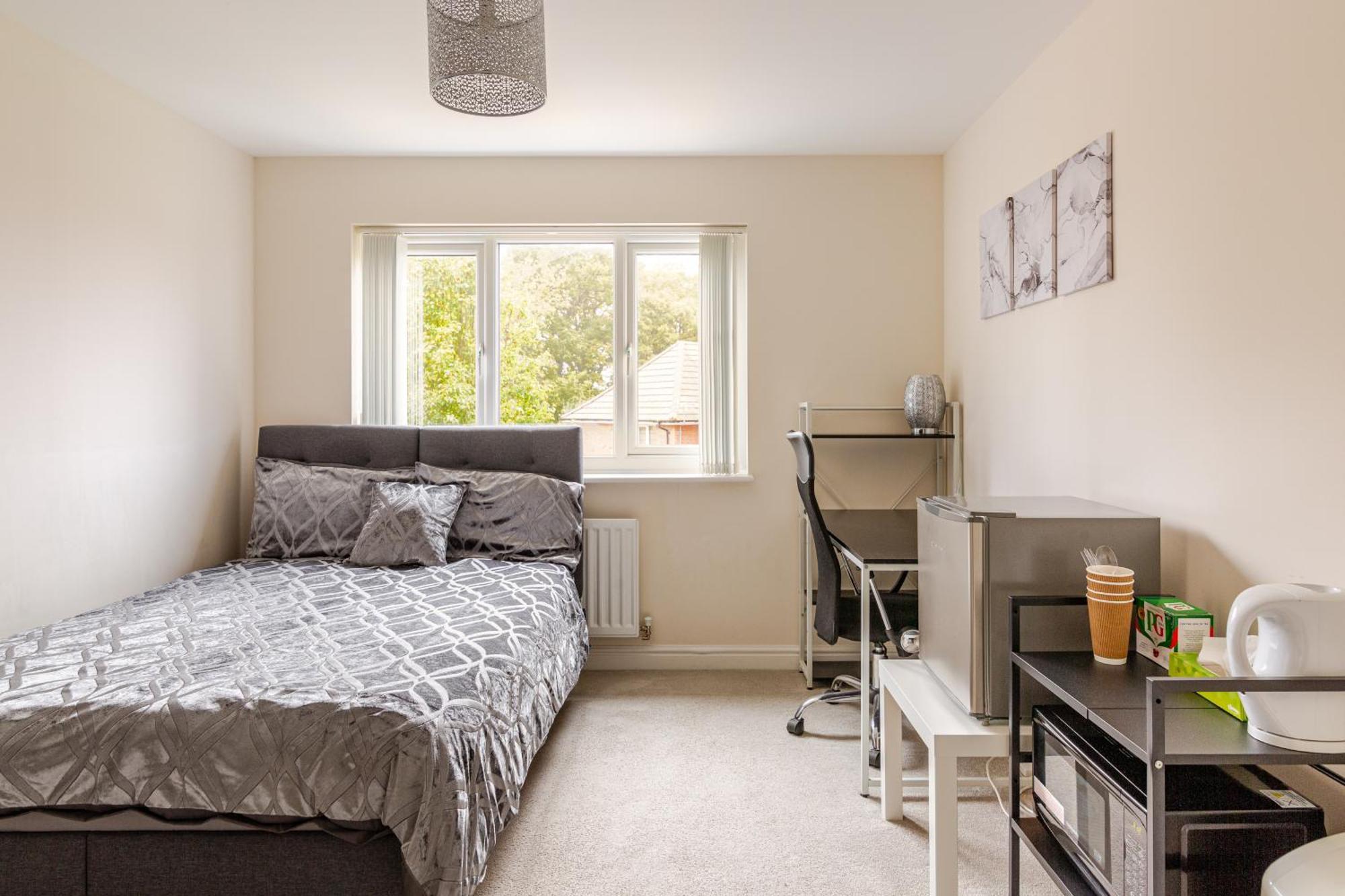 Large Double Room & Private Ensuite Bathroom, Badbury Park, Swindon, Near Great Western Hospital ภายนอก รูปภาพ