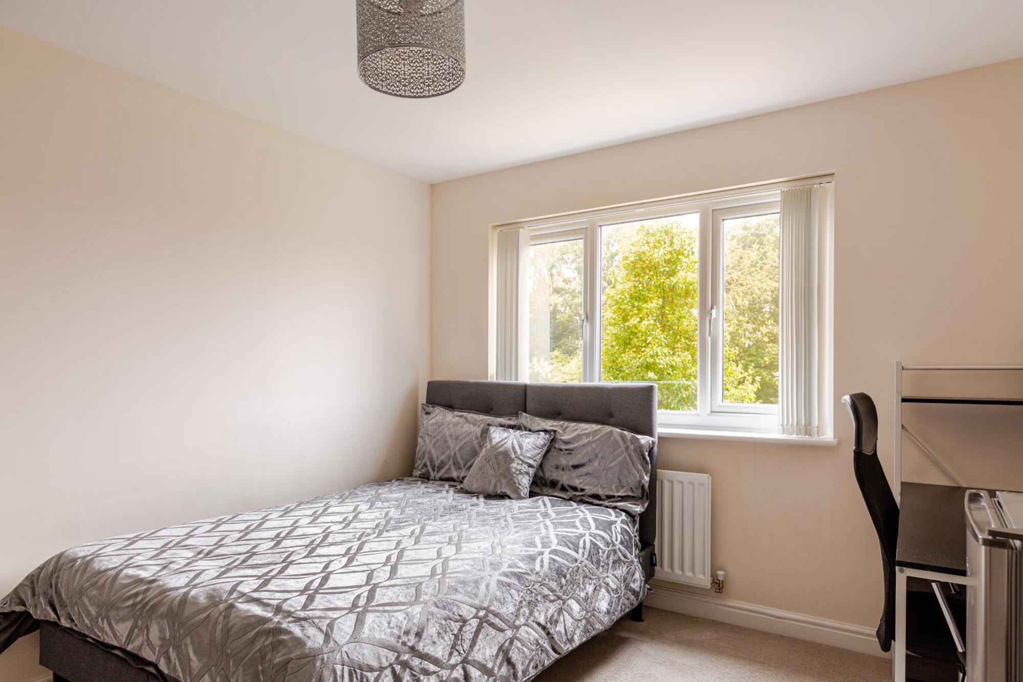 Large Double Room & Private Ensuite Bathroom, Badbury Park, Swindon, Near Great Western Hospital ภายนอก รูปภาพ